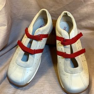 Sketchers leather velcro closure almost NEW shoes